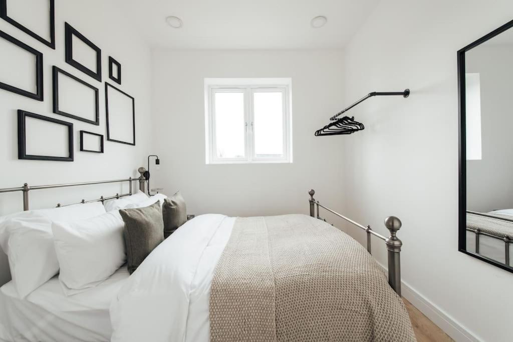 Modern 2 Bedroom Flat In Ilford, London Esterno foto